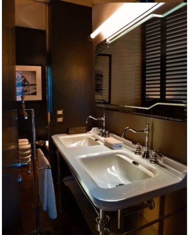 Struttura a terra in ottone per lavabo 150 x 55 completa di ripiano in vetro - Serie Waldorf