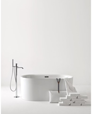 Vasca in acrilico completa di piletta clic clac misure 145 x 78 x h58 - Serie Nolita